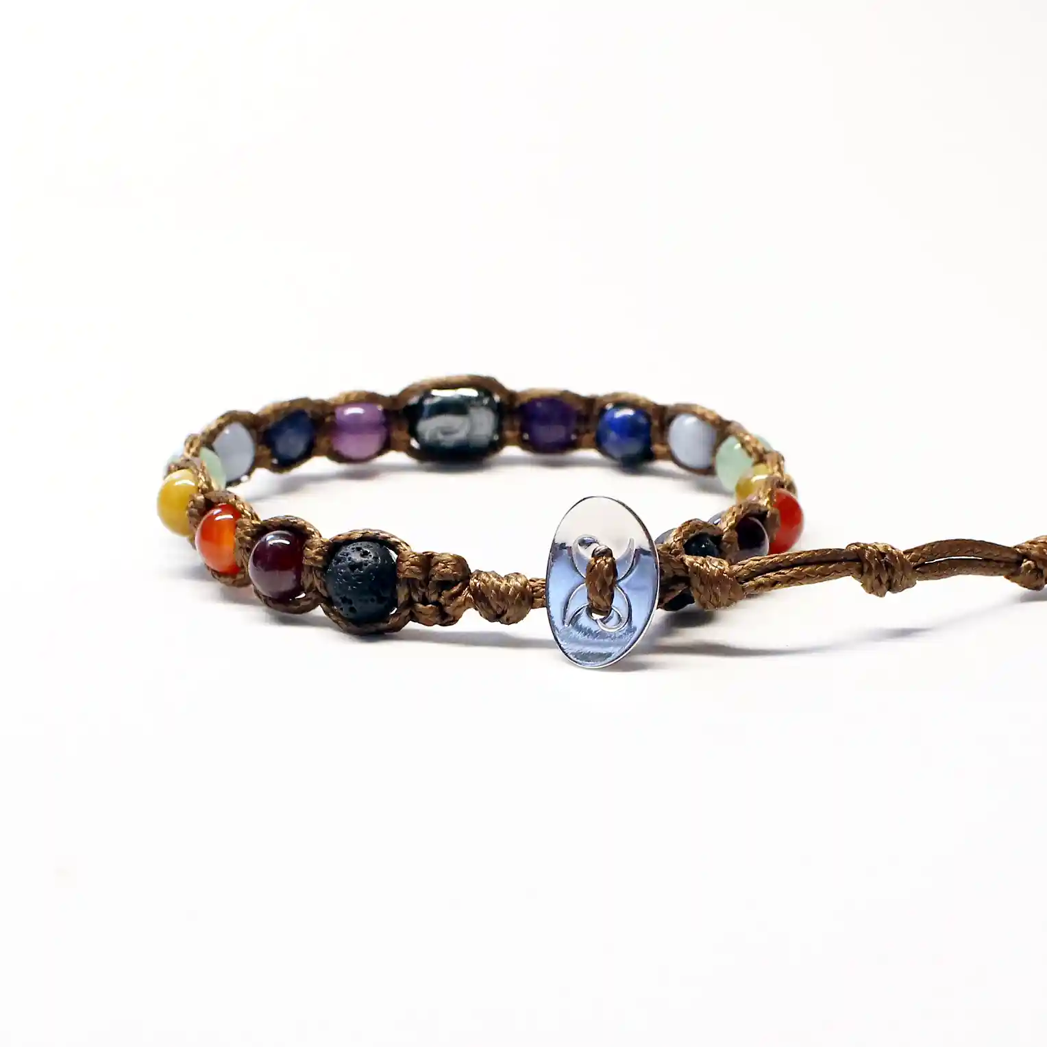Dettaglio chiusura argento con logo luartisan di variante Buddhabra con pietre di 6 mm con colori cristallini