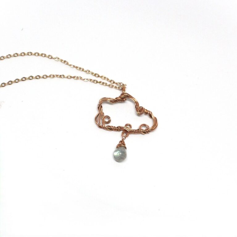 Gioiello sartoriale con gocce di Labradorite in rame