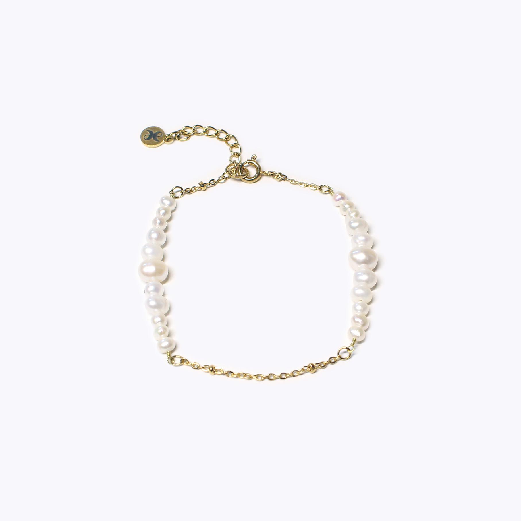 Bracciale della Linea pura con perle naturali e catenina in acciaio dorato