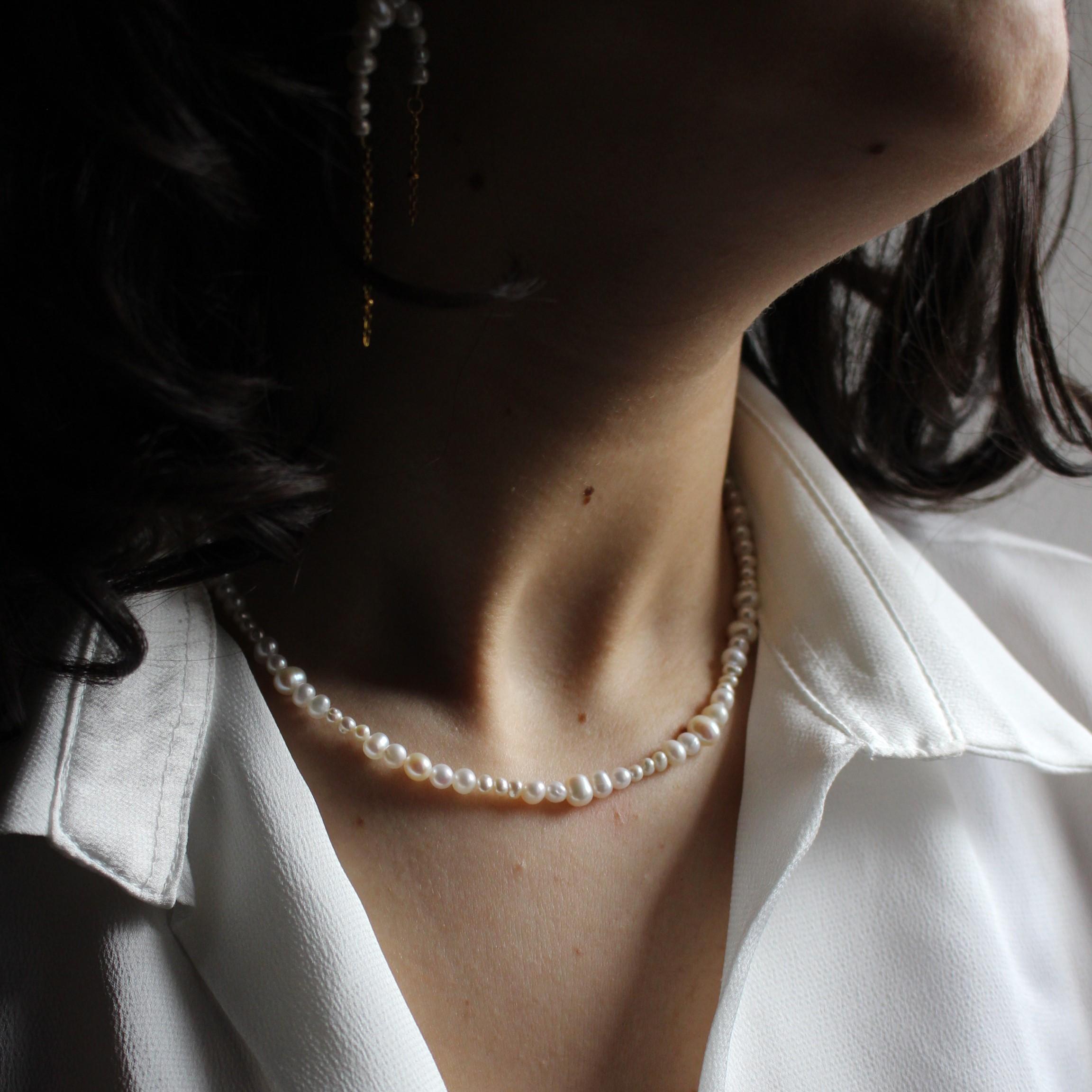 girocollo della linea Pura con perle naturali in acciaio dorato