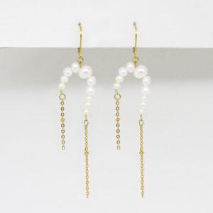 Orecchini della linea Pura con perle naturali in acciaio dorato