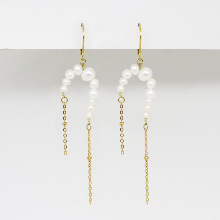 Orecchini della linea Pura con perle naturali in acciaio dorato
