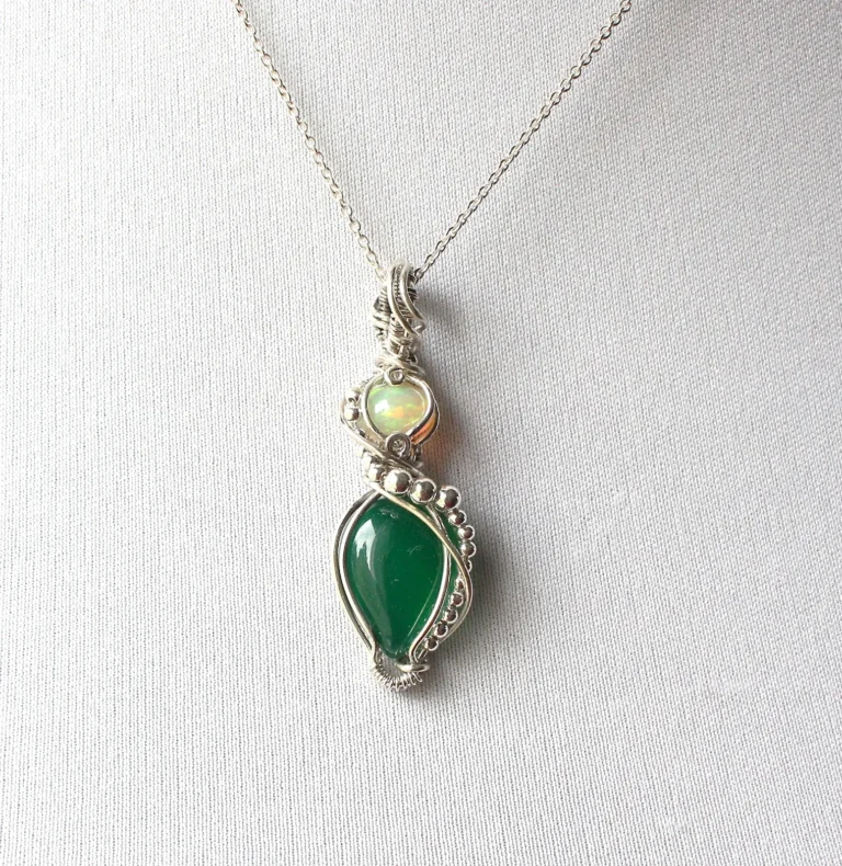 Gioielleria Sartoriale: ciondolo Tulipa con Opale etiope e Onice verde in argento 925