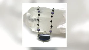 Girocollo Diadema con ossidiana arcobaleno per un articolo sulla storia del choker